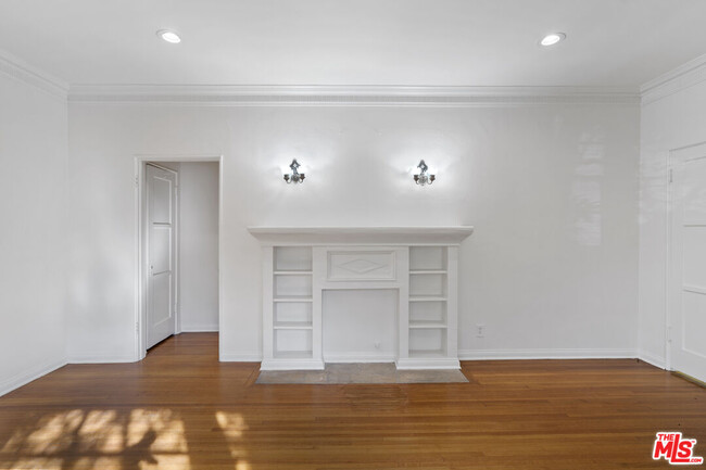 Building Photo - 2360 Kerwood Ave