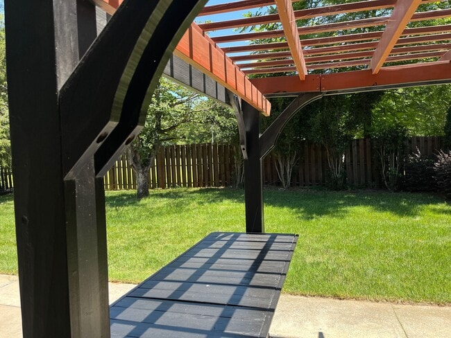 Building Photo - 300 Hidden Cove Ln