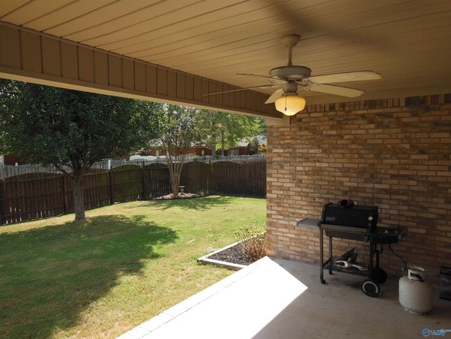 Building Photo - 2604 Little Cove Rd