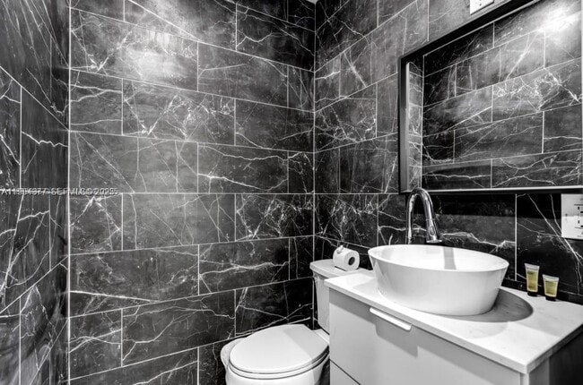 Building Photo - 420 NE 90th St