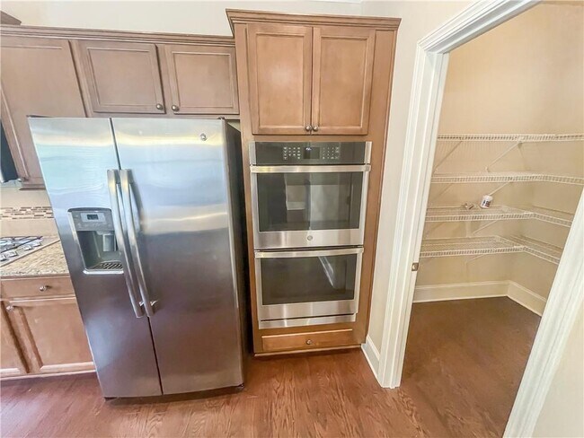 Building Photo - 5840 Zelkova Dr