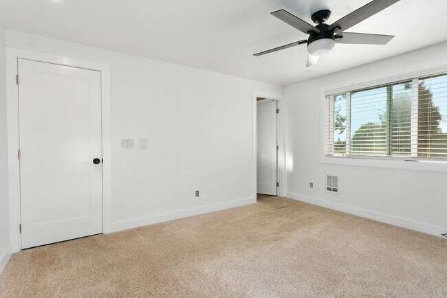 Building Photo - Modern 4bd 2.5 bath Home