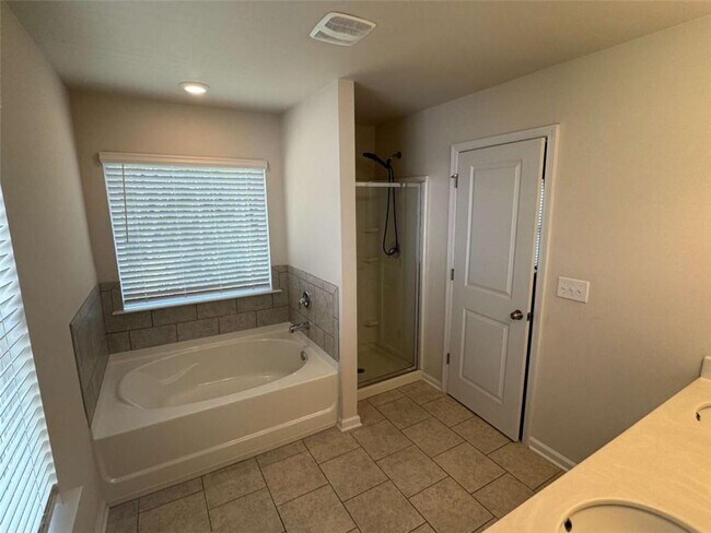 Building Photo - 3376 Highbury Way