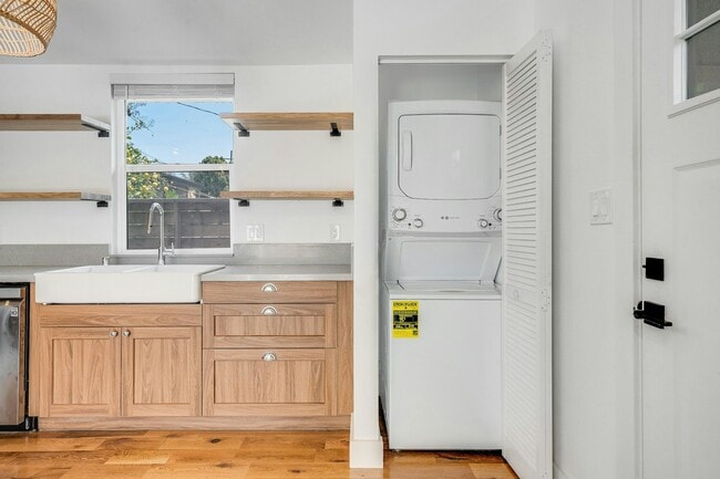 Building Photo - 2320 Alta St