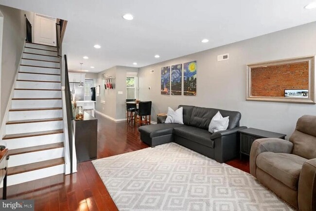 Building Photo - 2016 Oakford St