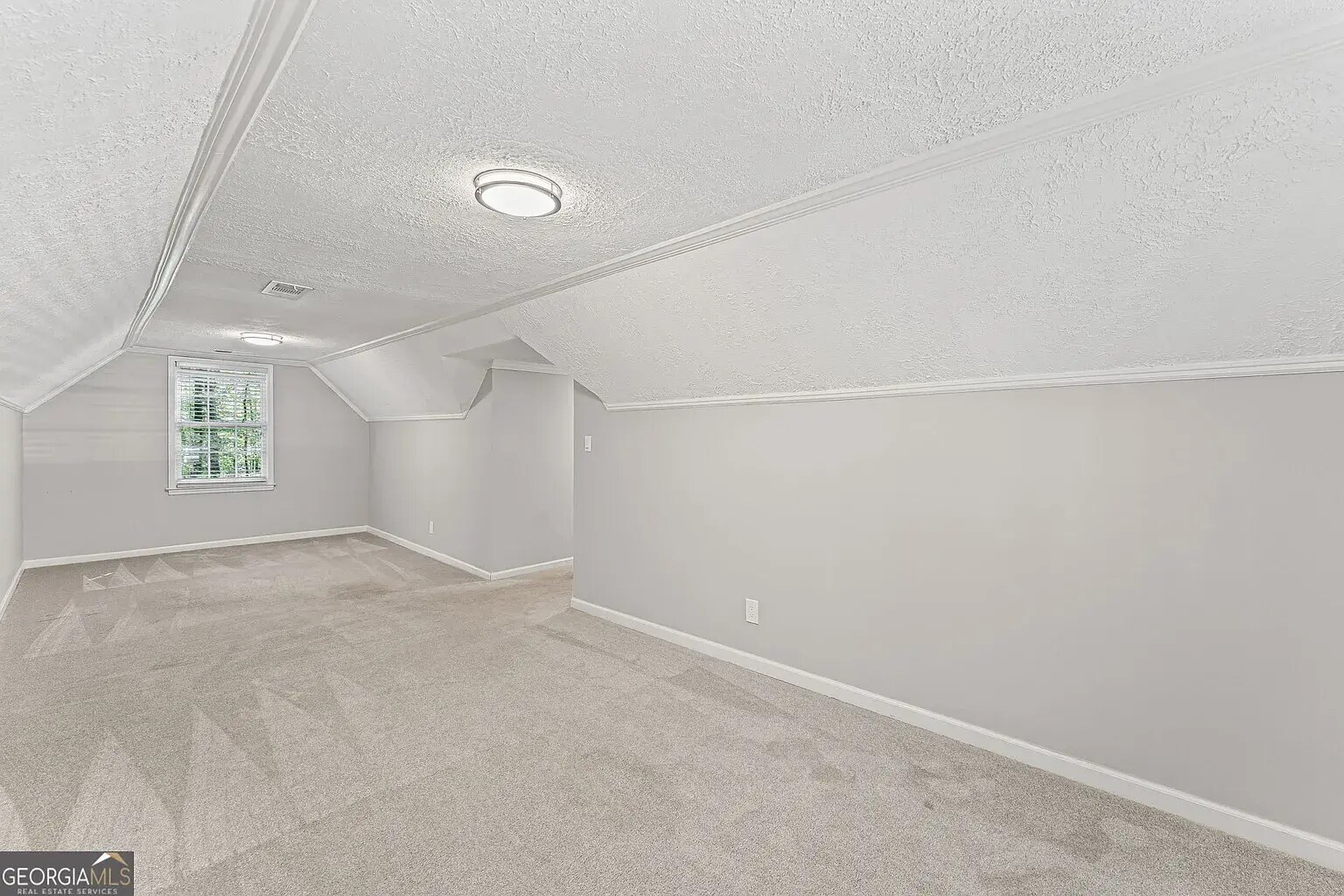 Building Photo - 220 Hollyridge Dr