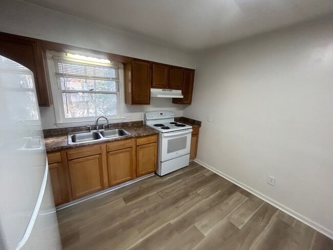 Building Photo - 1723 Stahl St