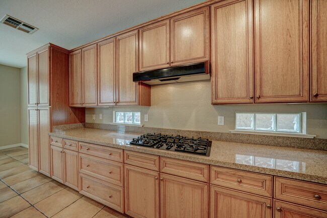 Building Photo - 8503 W Coyote Dr
