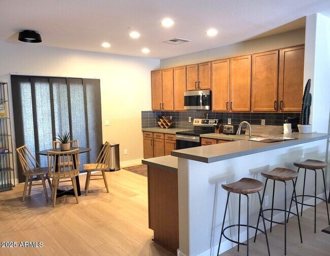 Building Photo - 6119 E Knolls Way N