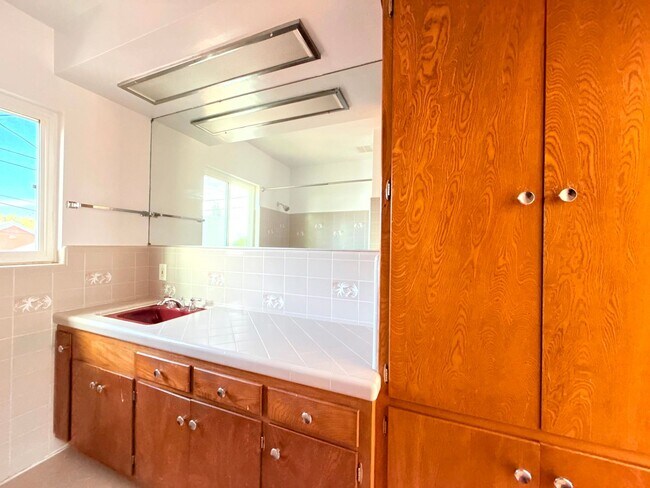 Building Photo - 2270 White St