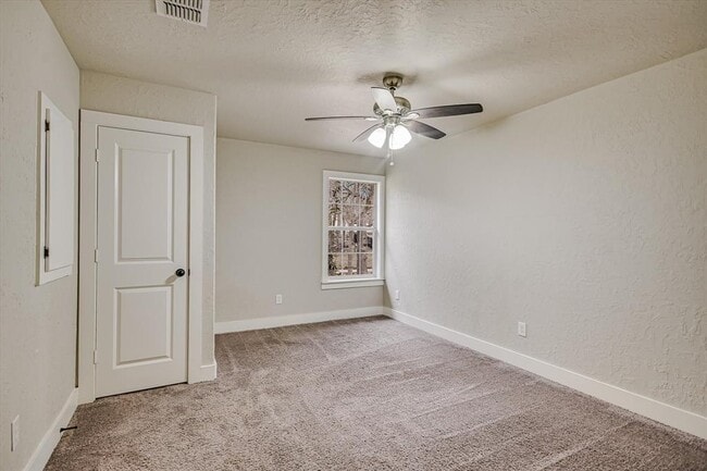 Building Photo - 11 Brookhollow Dr