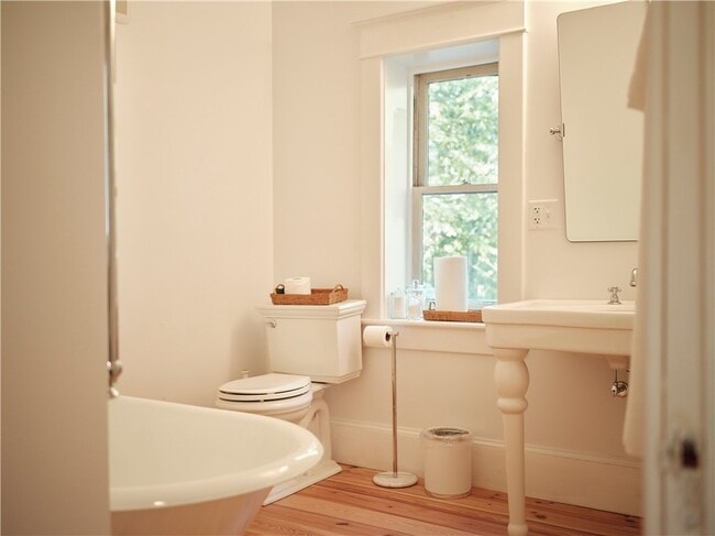 Building Photo - 38 Lake St