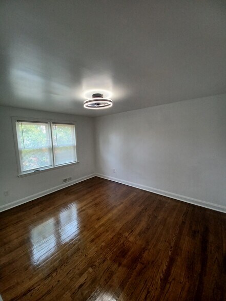 Building Photo - 1646 Heathfield Rd