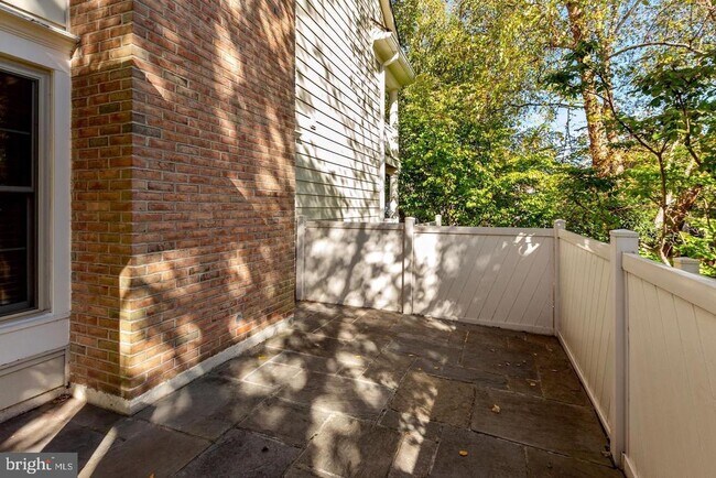 Building Photo - 5801 Linden Square Ct