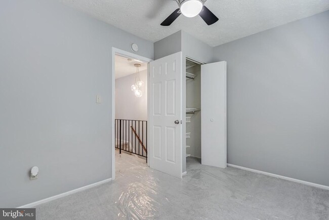 Building Photo - 3036 New Oak Ln