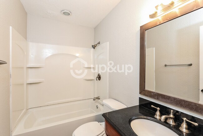 Building Photo - Fantastic 3bd/2ba home! Let yourself in!