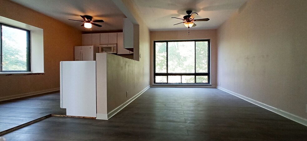 Dining Area 13 ft. x 9 ft. - 124 Roberts Ln