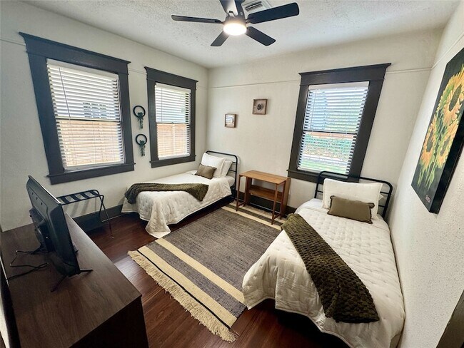 Building Photo - 407 Cordell St