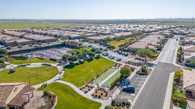 Building Photo - 180 Degrees of Golf Views