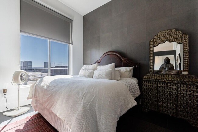 Building Photo - 285 Centennial Olympic Park Dr NW