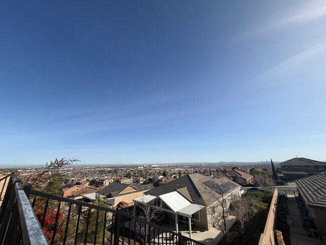 Building Photo - West Palmdale 3 Bedroom Home