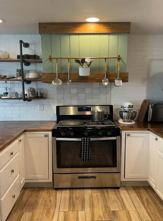 Primary Photo - 2674 E Washington St