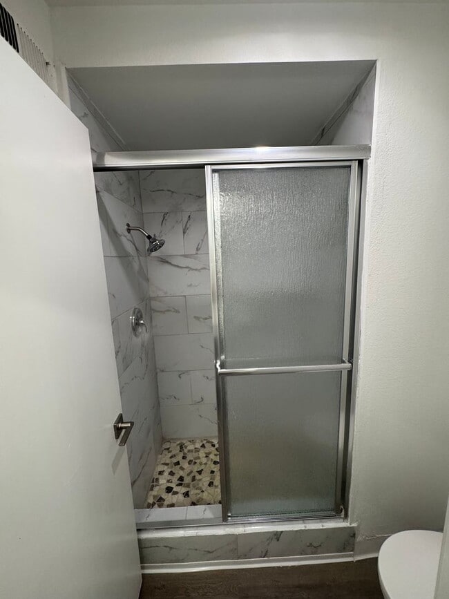 Building Photo - Condo with Amazing Lake View!