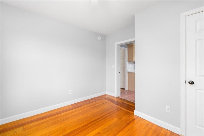 Building Photo - 1561 Cranston St