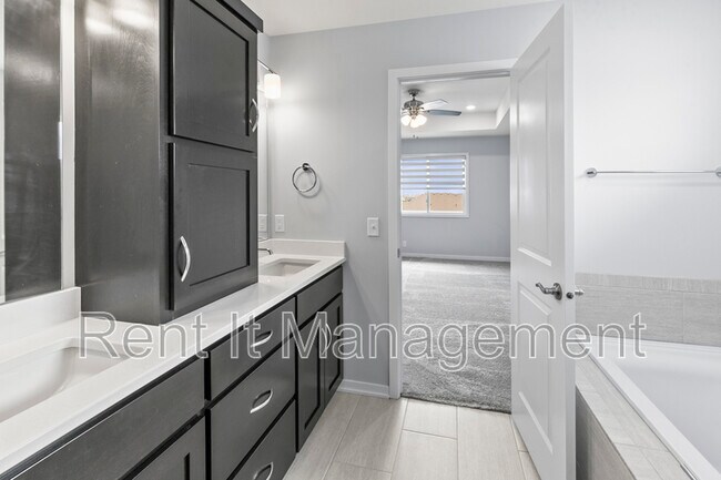 Building Photo - 18765 Larimore St