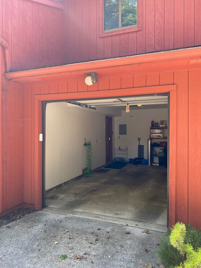 Building Photo - 1375 Rydalmount Rd