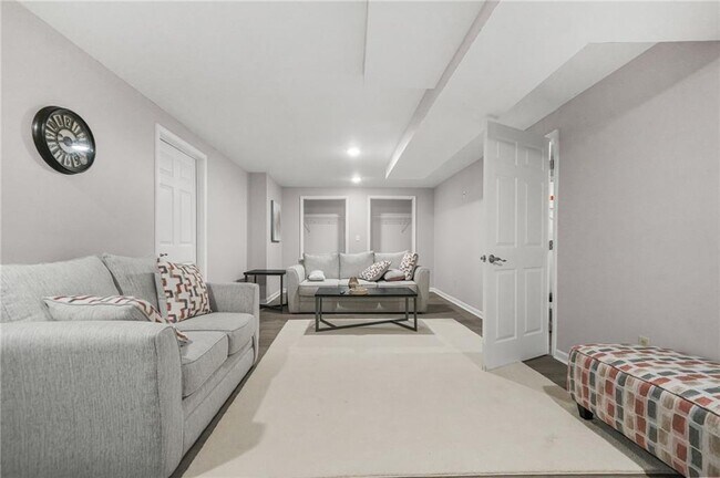 Building Photo - 9800 Foxworth Dr