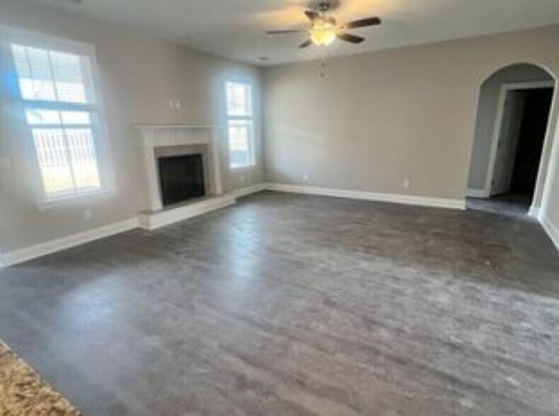 Building Photo - 135 Sams Dr