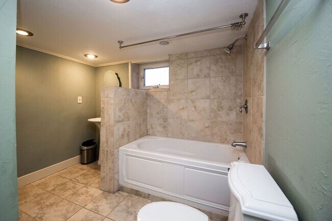 Building Photo - 2 Bedroom + Office, 3 Bath in Old Town Fort Collins