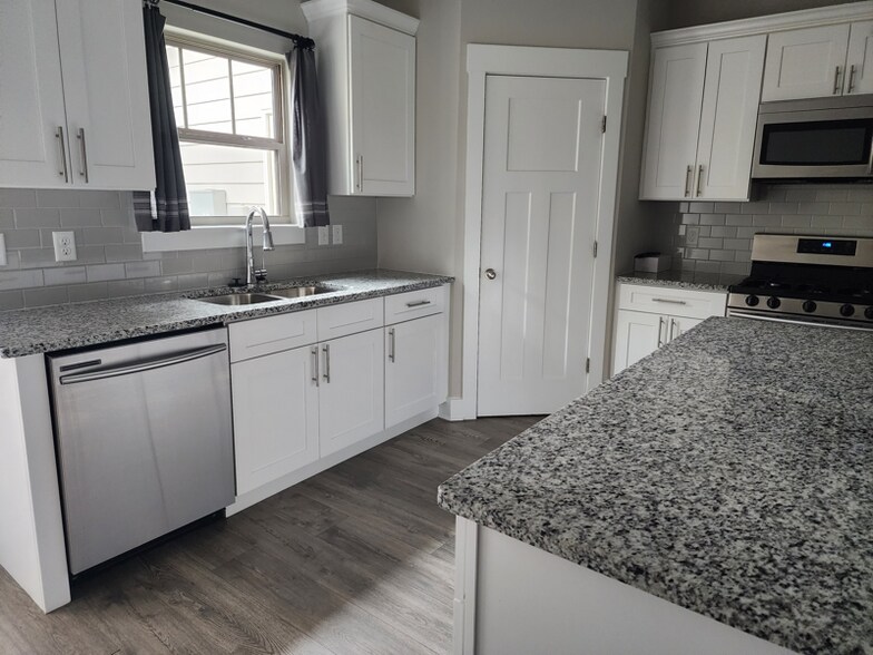 Building Photo - 1527 White Tip Ln