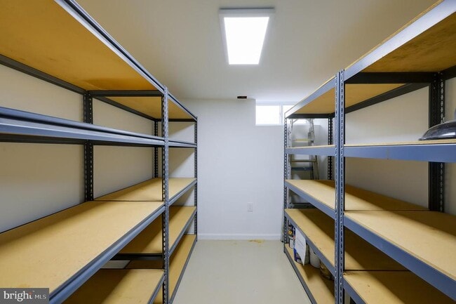 Building Photo - 5717 Chevy Chase Pkwy NW