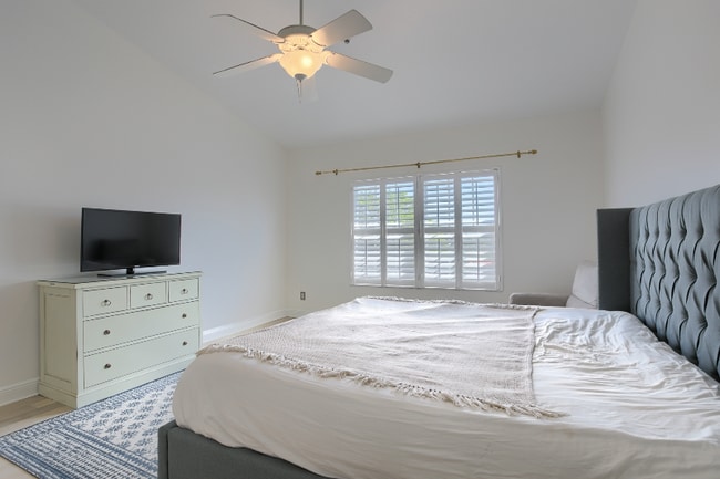 Building Photo - 4625 Overlook Dr NE