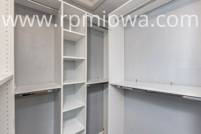 Building Photo - FINISHED BASEMENT!! 4 Bedroom, 3 Bathroom Home in North Ankeny