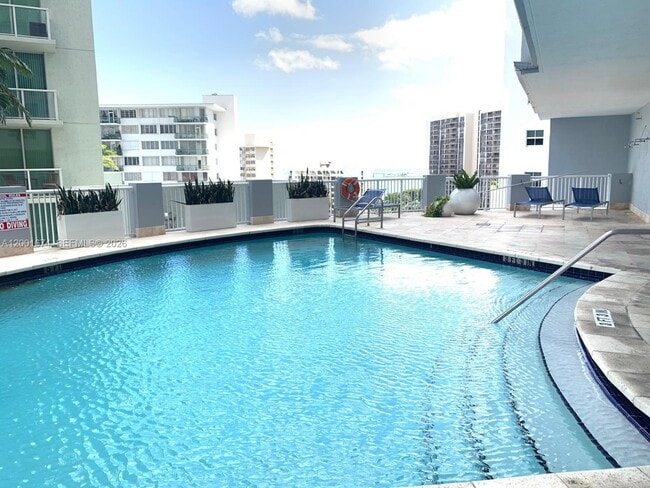 Building Photo - 170 SE 14th St