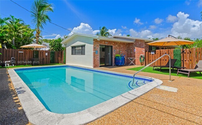 Building Photo - 1204 NE 7th St