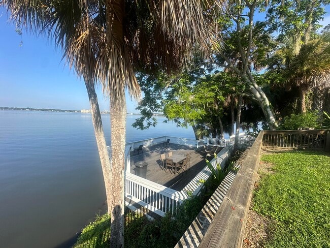 Building Photo - 225 S Tropical Trail