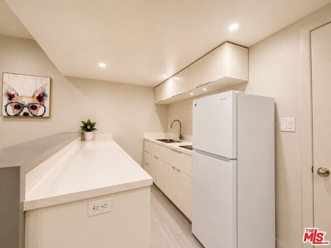 Building Photo - 508 Kings Rd