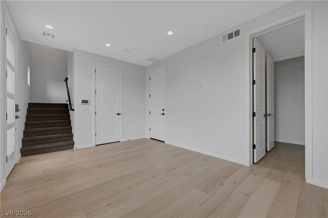 Building Photo - 3348 Esker Rdg Ave