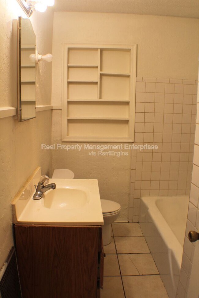 Building Photo - 1129 SW 35th St