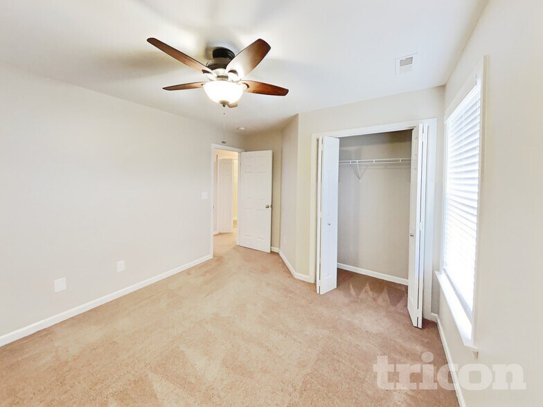 Building Photo - 1007 Golf View Way