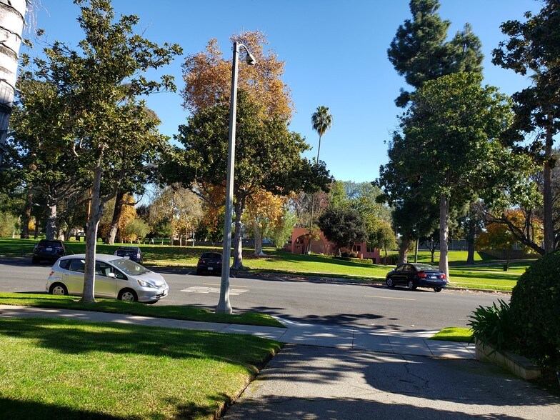 STREET VIEW FROM APT - 305 N Palm Ave
