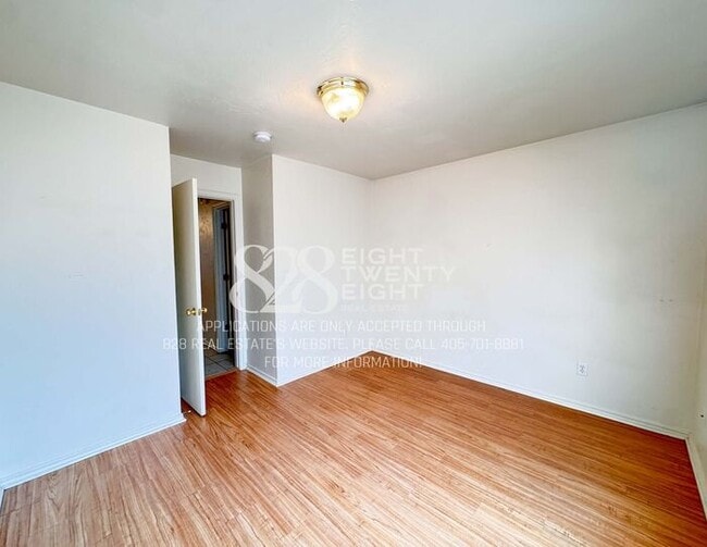 Building Photo - ADORABLE East Norman 3 Bed/2 Bath Duplex Available NOW in Eastridge!