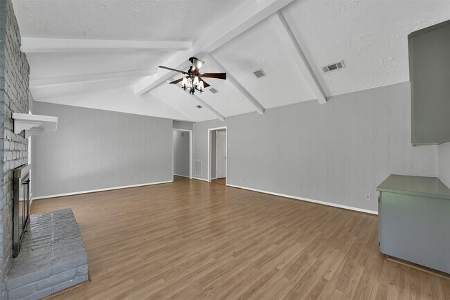 Building Photo - 27121 Wells Ln