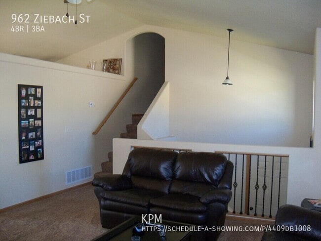 Building Photo - 962 Ziebach St