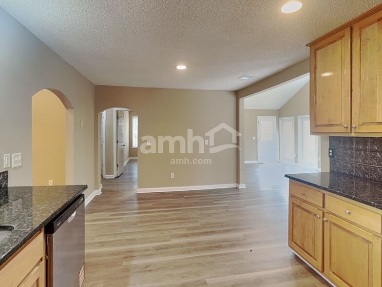 Building Photo - 2075 Reserve Pky