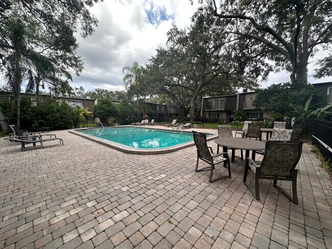 Building Photo - 10605 Carrollbrook Way
